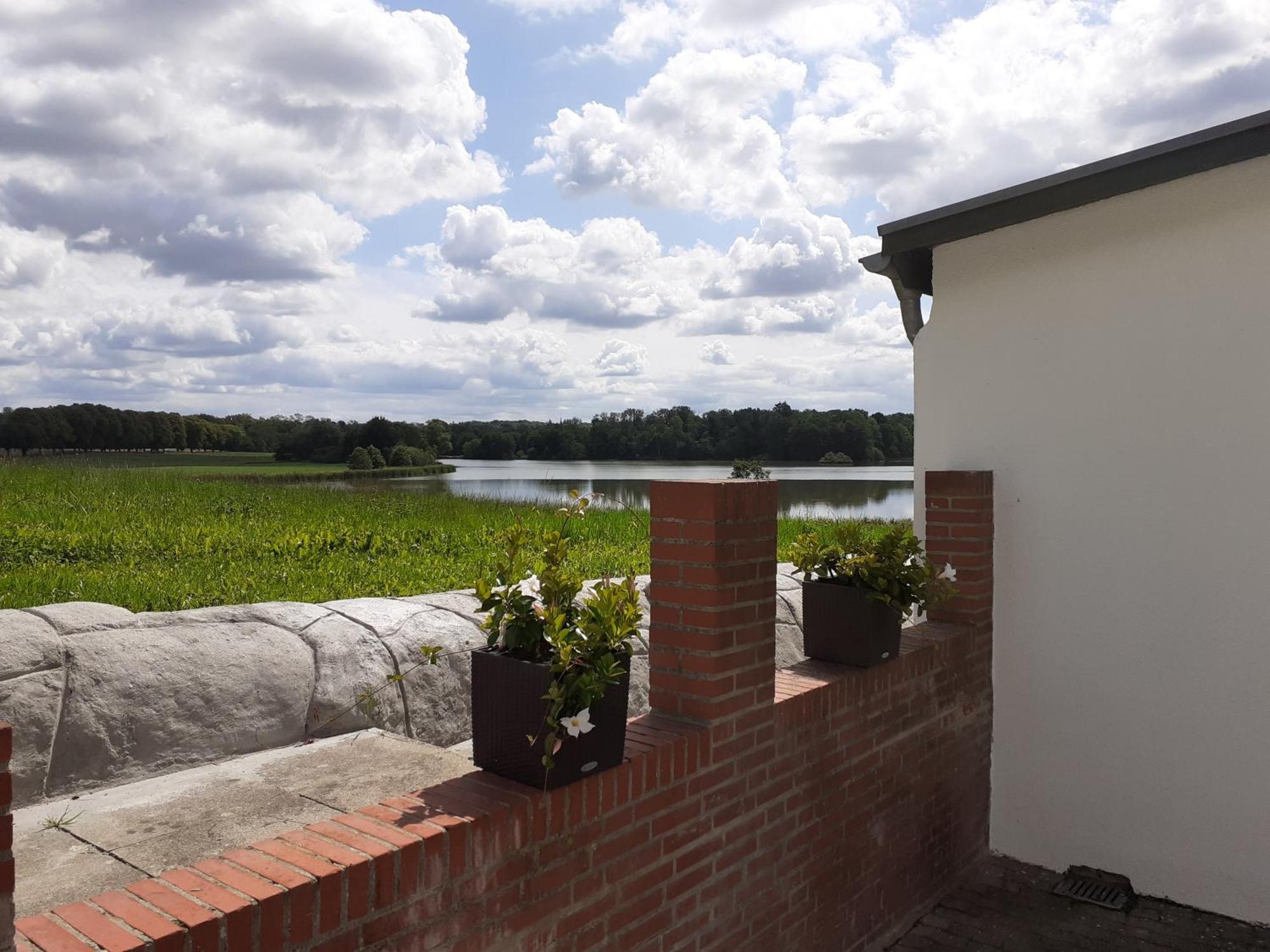 Erdgeschoss-Appartement Mit Seeterasse Ahrensbok Номер фото