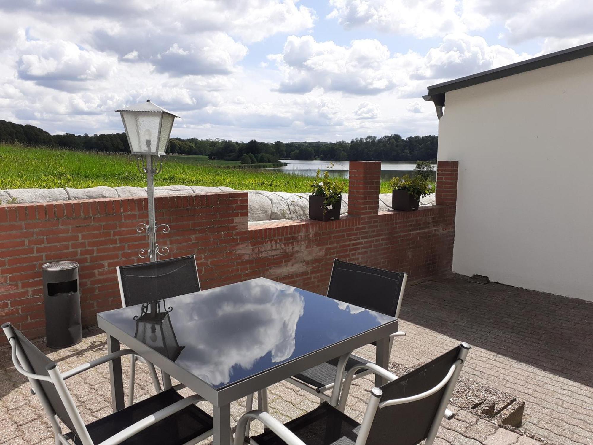 Erdgeschoss-Appartement Mit Seeterasse Ahrensbok Номер фото
